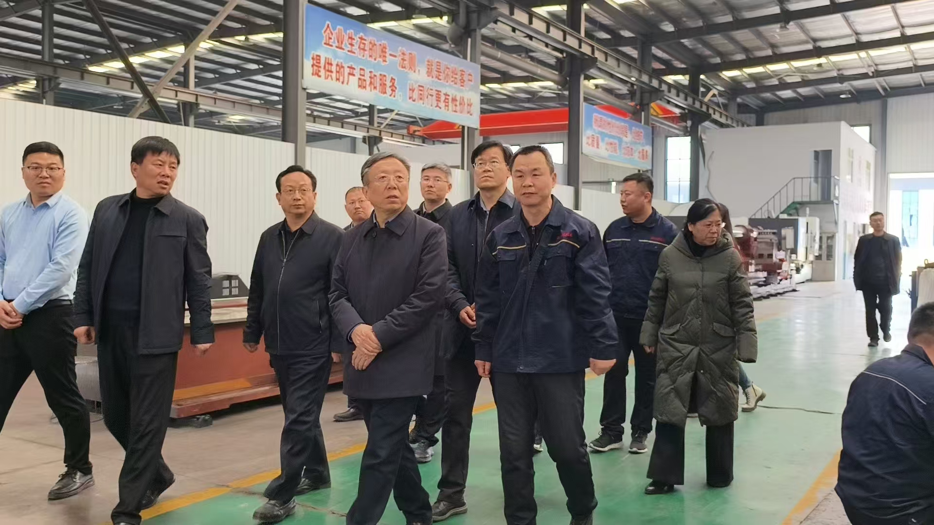 德州领导参观工厂2.jpg